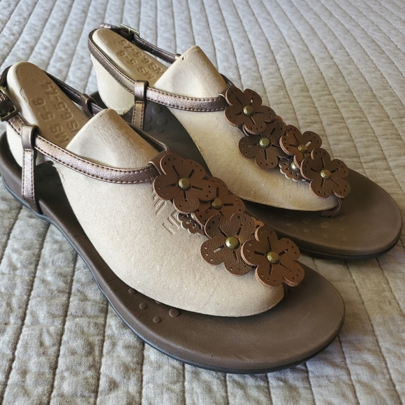 Vionic Julie II Slingback Thong Sandal MSRP $79.99 - Picture 3 of 9